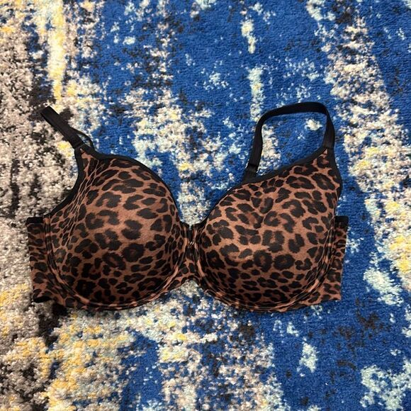 Curvy Couture Tulip Smooth Tshirt Bra in Designer Leopard 42D - Picture 2 of 7